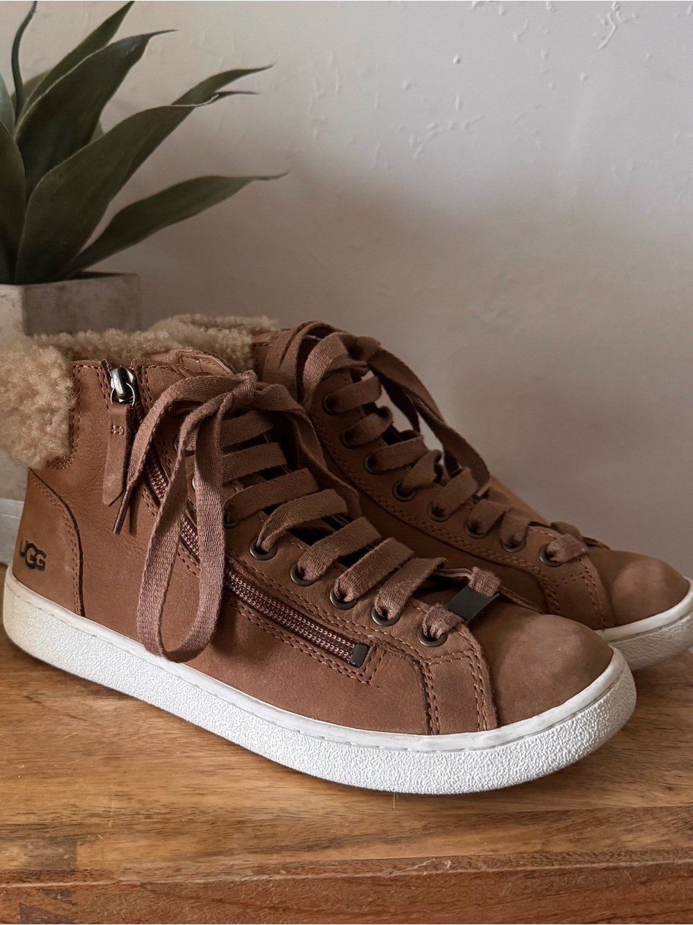 Ugg Olive High Top Sneaker Chestnut Women’s Size 7.5